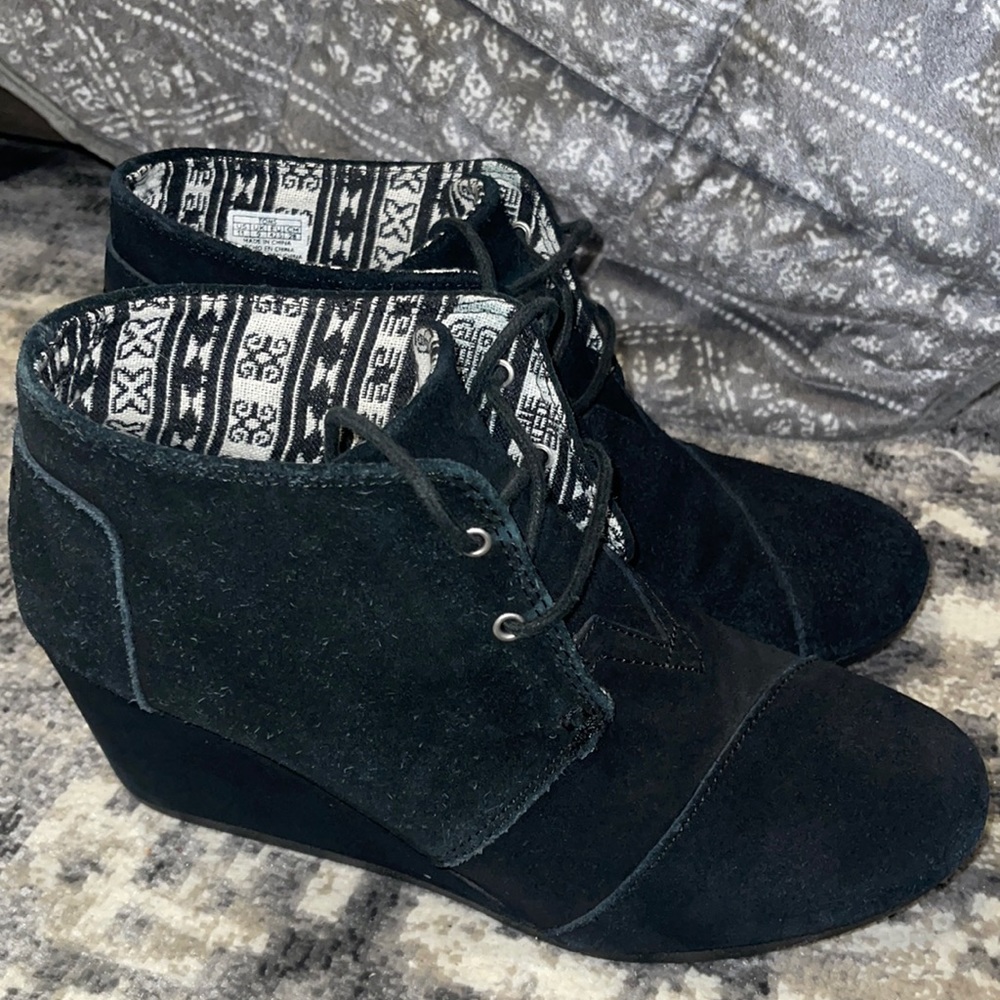 Tom’s Kala Wedge Bootie Black Suede Womens sz 11